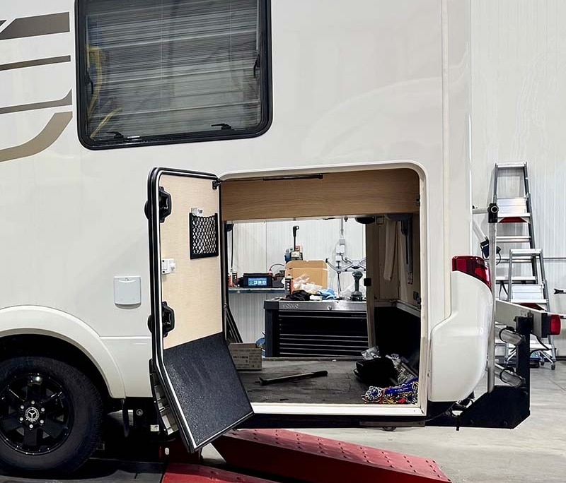 Reparatie aan camper